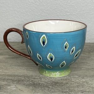 PIER 1 IMPORTS HAND PAINTED DOLOMITE BLUE GREEN PEACOCK FEATHER FOOTED MUG